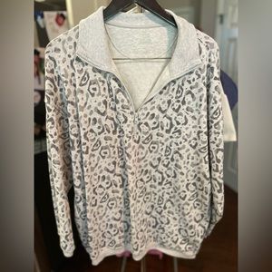 Aerie Gray & White Leopard Print Quarter Zip Sweatshirt Size Medium